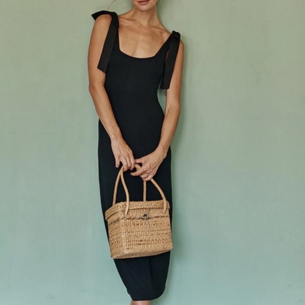 Black ribbed tie shoulder maxi dress